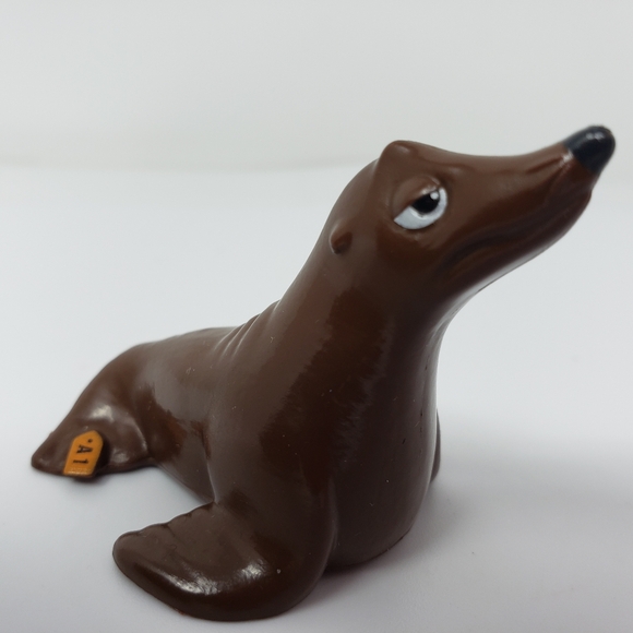 Disney Finding Dory Sea Lion Rudder Toy Figure - Picture 1 of 13